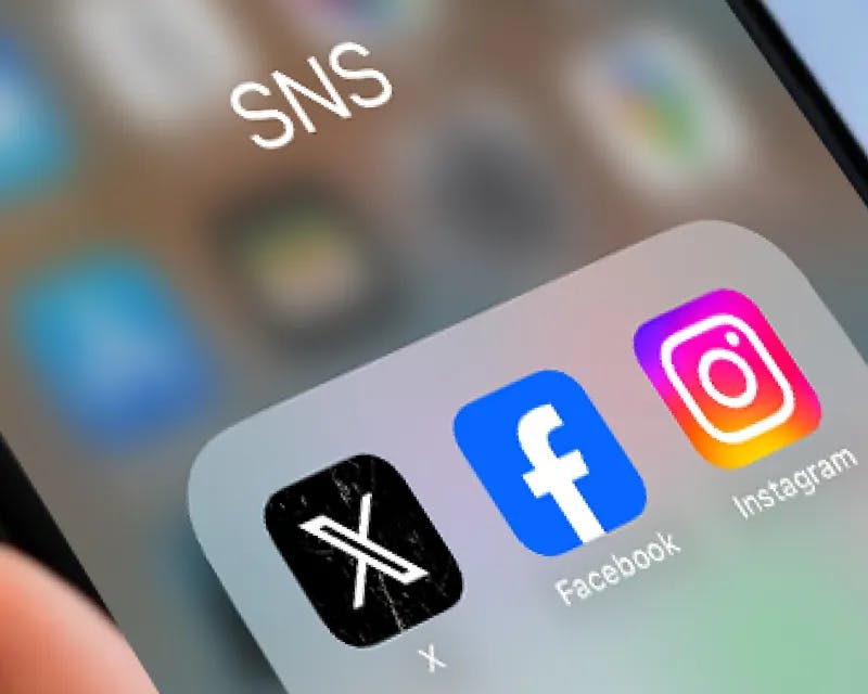 TECTUREが利用している主要SNS(Instagram, Facebook, X)のアイコンが並んでいる